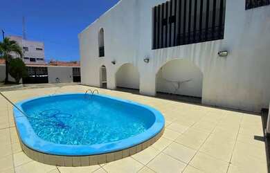 Imagem: A casa possui 5 Dormitórios, 5 Banheiros, 4 Vagas na garagem