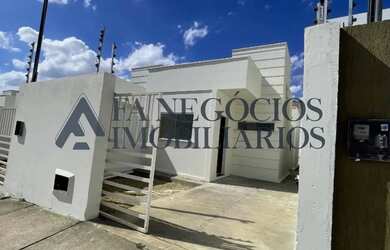 Imagem: A casa possui 2 Dormitórios, 2 Banheiros, 1 Vaga na garagem