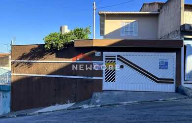 Imagem: A casa possui 5 Dormitórios, 2 Banheiros, 3 Vagas na garagem