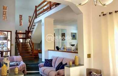 Imagem: A casa possui 3 Dormitórios, 5 Banheiros, 4 Vagas na garagem