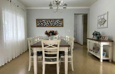 Imagem 12: Casa com 210 m² em localização privilegiada com área de festas e piscina