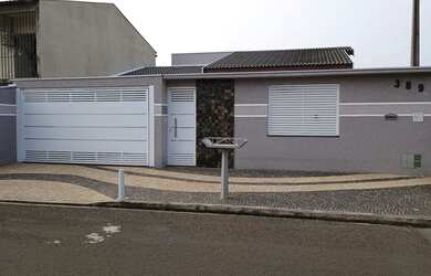 Imagem: A casa à venda possui 3 Dormitórios, 3 Banheiros, 4 Vagas