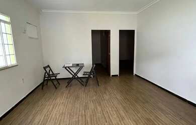 Imagem: A casa possui 3 Dormitórios, 4 Banheiros, 3 Vagas na garagem