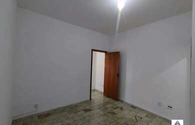 Imagem: O depósito possui 30m² de Área e está localizado em Glória