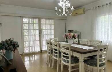 Imagem 11: Casa com 210 m² em localização privilegiada com área de festas e piscina