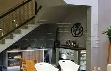 Imagem: A casae possui 3 Dormitórios, 4 Banheiros, 5 Vagas na garagem