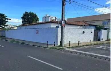 Imagem: A casa possui 3 Dormitórios, 2 Banheiros, 3 Vagas na garagem