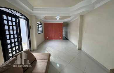 Imagem: A casa possui 3 Dormitórios, 3 Banheiros, 4 Vagas na garagem