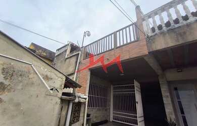 Imagem: A casa possui 3 Dormitórios, 3 Banheiros, 1 Vaga na garagem