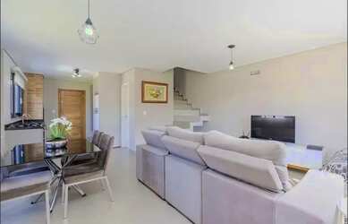 Imagem: A casa possui 3 Dormitórios, 3 Banheiros, 2 Vagas na garagem