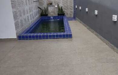 Imagem: A casa possui 2 Dormitórios, 3 Banheiros, 1 Vaga na garagem