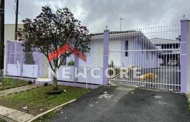 Imagem: A casa possui 4 Dormitórios, 3 Banheiros, 5 Vagas na garagem