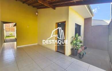 Imagem: A casa possui 2 Dormitórios, 1 Banheiro, 1 Vaga na garagem