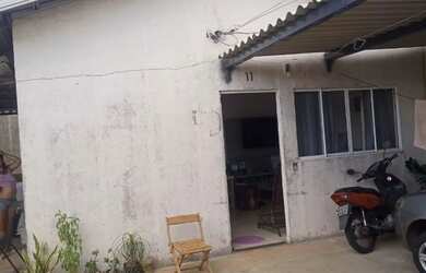 Imagem: A casa possui 2 Dormitórios, 1 Banheiro, 1 Vaga na garagem