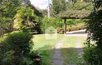 Imagem: Espaço e conforto em Itaipava, em meio à natureza