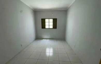 Imagem: A casa possui 3 Dormitórios, 3 Banheiros, 2 Vagas na garagem