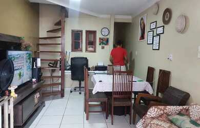 Imagem: A casa possui 4 Dormitórios, 3 Banheiros, 3 Vagas na garagem