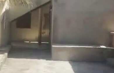 Imagem: A casa possui 5 Dormitórios, Acomodam 15 pessoas, 2 Vagas na