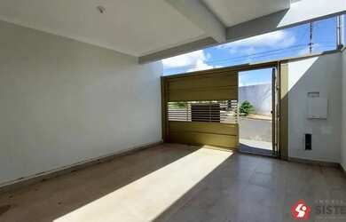 Imagem: A casa possui 2 Dormitórios, 1 Banheiro, 1 Vaga na garagem