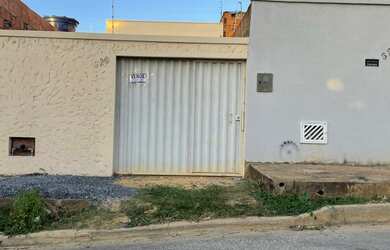 Imagem: A casa possui 2 Dormitórios, 1 Banheiro, 1 Vaga na garagem