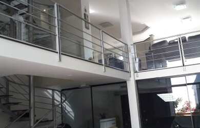 Imagem: A casa possui 3 Dormitórios, 2 Banheiros, 4 Vagas na garagem