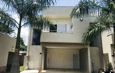 Imagem: A casa em condomínio possui 3 Dormitórios, 4 Banheiros, 2