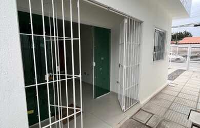 Imagem: A casa possui 3 Dormitórios, 2 Banheiros, 1 Vaga na garagem