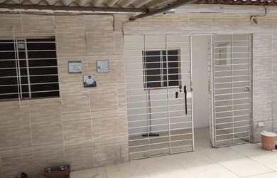 Imagem: A casa possui 4 Dormitórios, 3 Banheiros, 1 Vaga na garagem