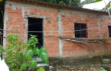 Imagem: A casa possui 2 Dormitórios, 1 Banheiro e está localizado
