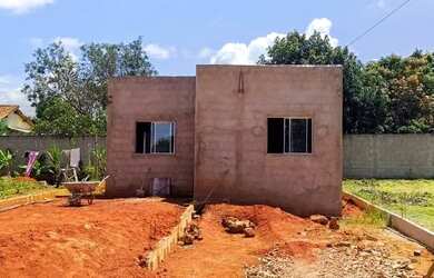 Imagem: A casa em condomínio possui 2 Dormitórios, 2 Banheiros, 5