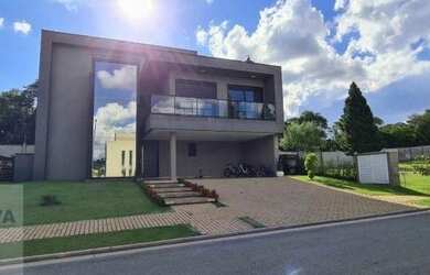 Imagem: A casa em condomínio possui 4 Dormitórios, 5 Banheiros, 5