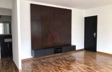 Imagem: O apartamento possui 3 Dormitórios, 1 Banheiro, 1 Vaga na garagem