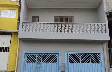 Imagem: A casa possui 4 Dormitórios, 4 Banheiros, 2 Vagas na garagem