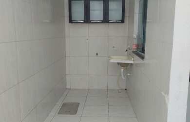 Imagem: A casa possui 2 Dormitórios, 1 Banheiro, 2 Vagas na garagem