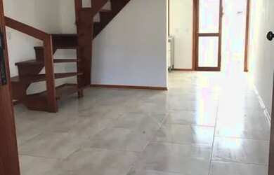 Imagem: A casa possui 2 Dormitórios, 3 Banheiros, 2 Vagas na garagem