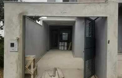 Imagem: A casa possui 3 Dormitórios, 3 Banheiros, 2 Vagas na garagem