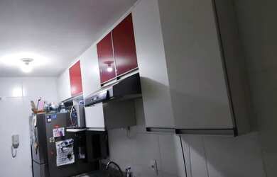 Imagem: O apartamento possui 2 Dormitórios, 1 Banheiro, 1 Vaga na garagem