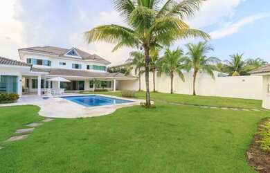 Imagem: A casa em condomínio possui 5 Dormitórios, 5 Banheiros, 4