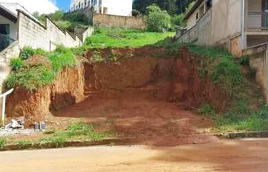 Imagem: O terreno possui 419m² de Área e está localizado em Centro