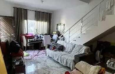 Imagem: A casa possui 3 Dormitórios, 3 Banheiros, 4 Vagas na garagem