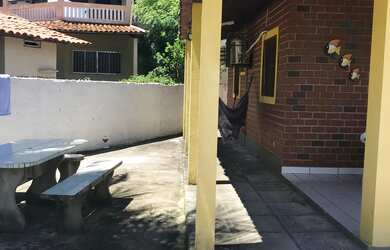 Imagem: A casa possui 3 Dormitórios, 2 Banheiros e está localizado