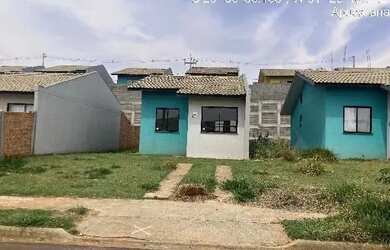 Imagem: A casa possui 2 Dormitórios, 1 Banheiro, 1 Vaga na garagem