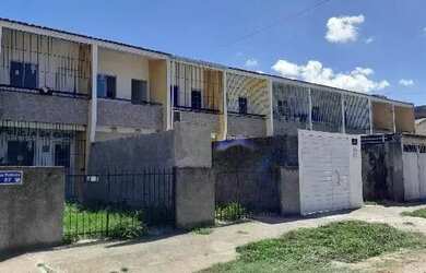 Imagem: A casa possui 2 Dormitórios, 1 Banheiro, 1 Vaga na garagem