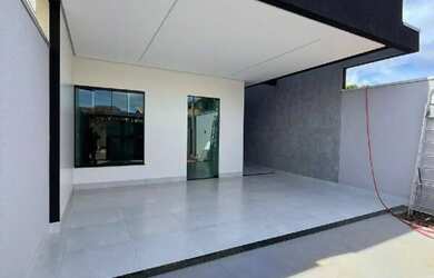 Imagem: A casa possui 3 Dormitórios, 2 Banheiros, 2 Vagas na garagem