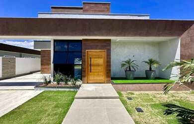 Imagem: A casa possui 3 Dormitórios, 2 Banheiros, 2 Vagas na garagem