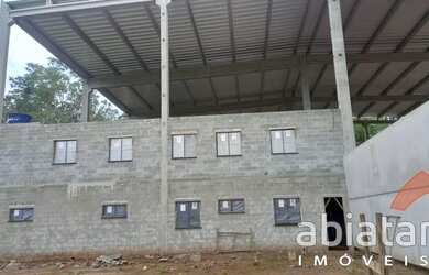 Imagem: O depósito possui 5 Vagas na garagem, 2.000m² de Área e