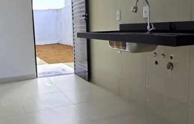 Imagem: A casa possui 2 Dormitórios, 2 Banheiros, 1 Vaga na garagem