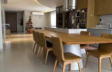 Imagem: A casa em condomínio possui 5 Dormitórios, 5 Banheiros, 4