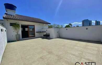 Imagem: A casa possui 4 Dormitórios, 5 Banheiros, 3 Vagas na garagem