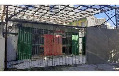 Imagem: O depósito possui 3 Vagas na garagem, 411m² de Área e está